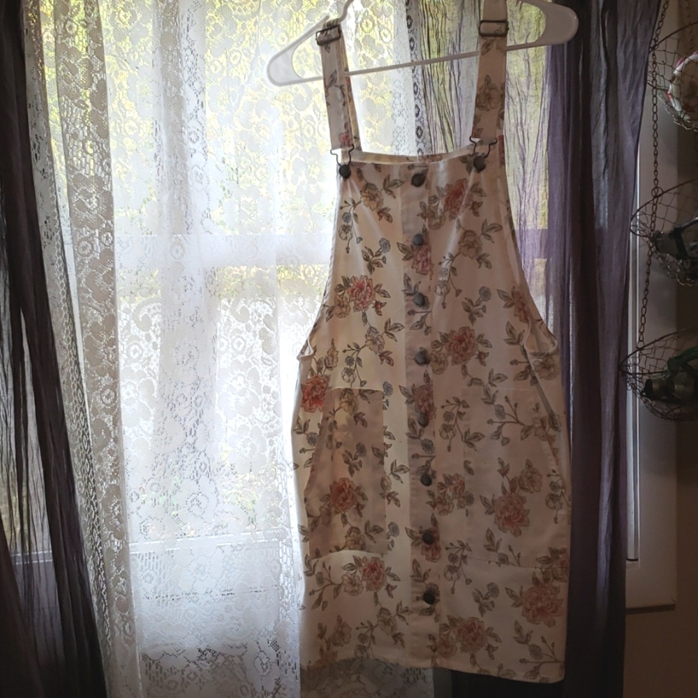 Floral Overall dress Size L NWOT